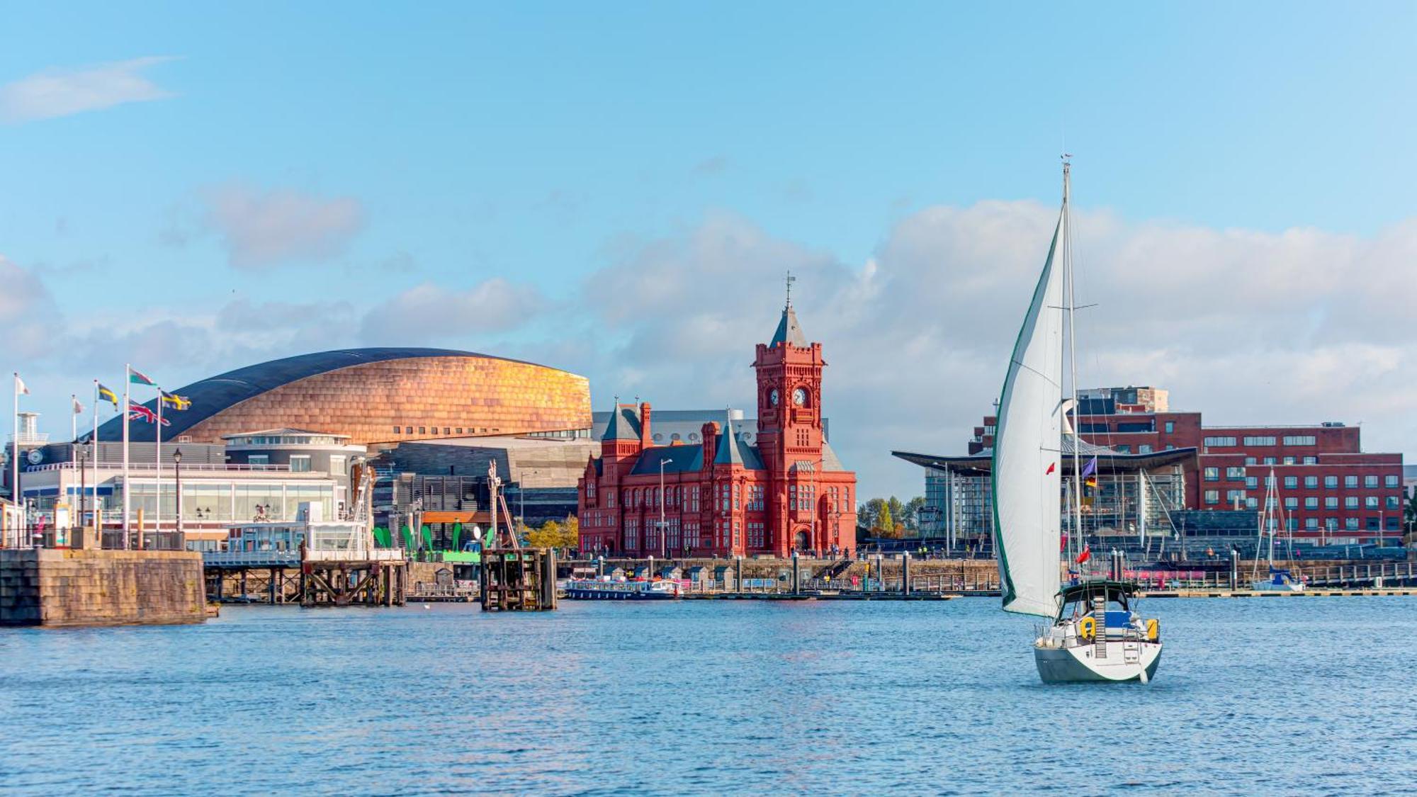Luxury Apartments In Cardiff City Centre Apartment *