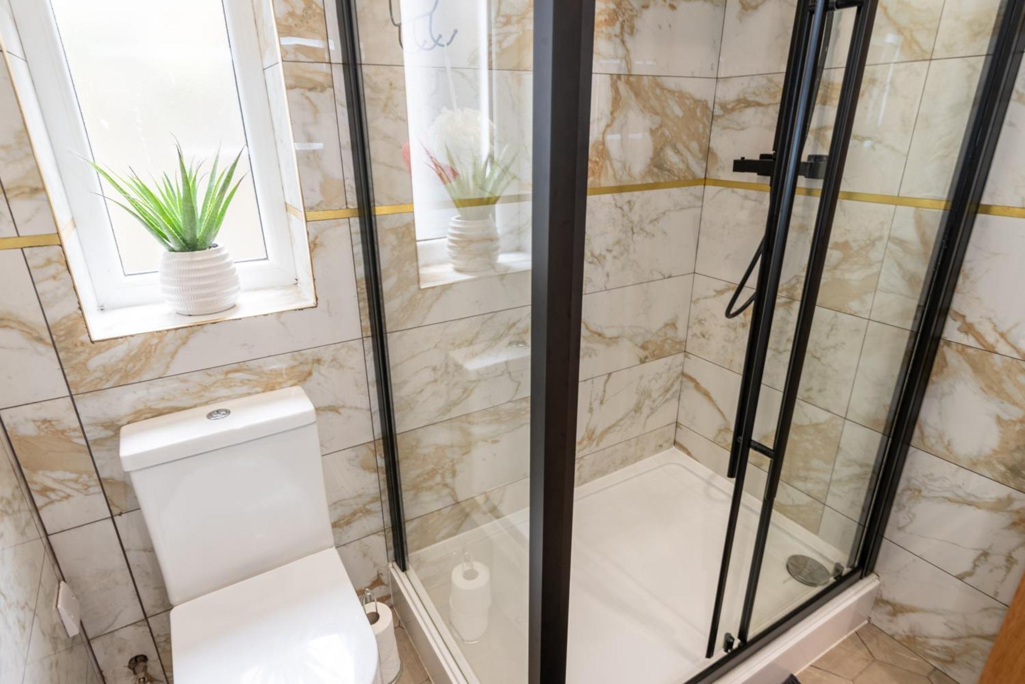 Luxury Apartments In Cardiff City Centre *