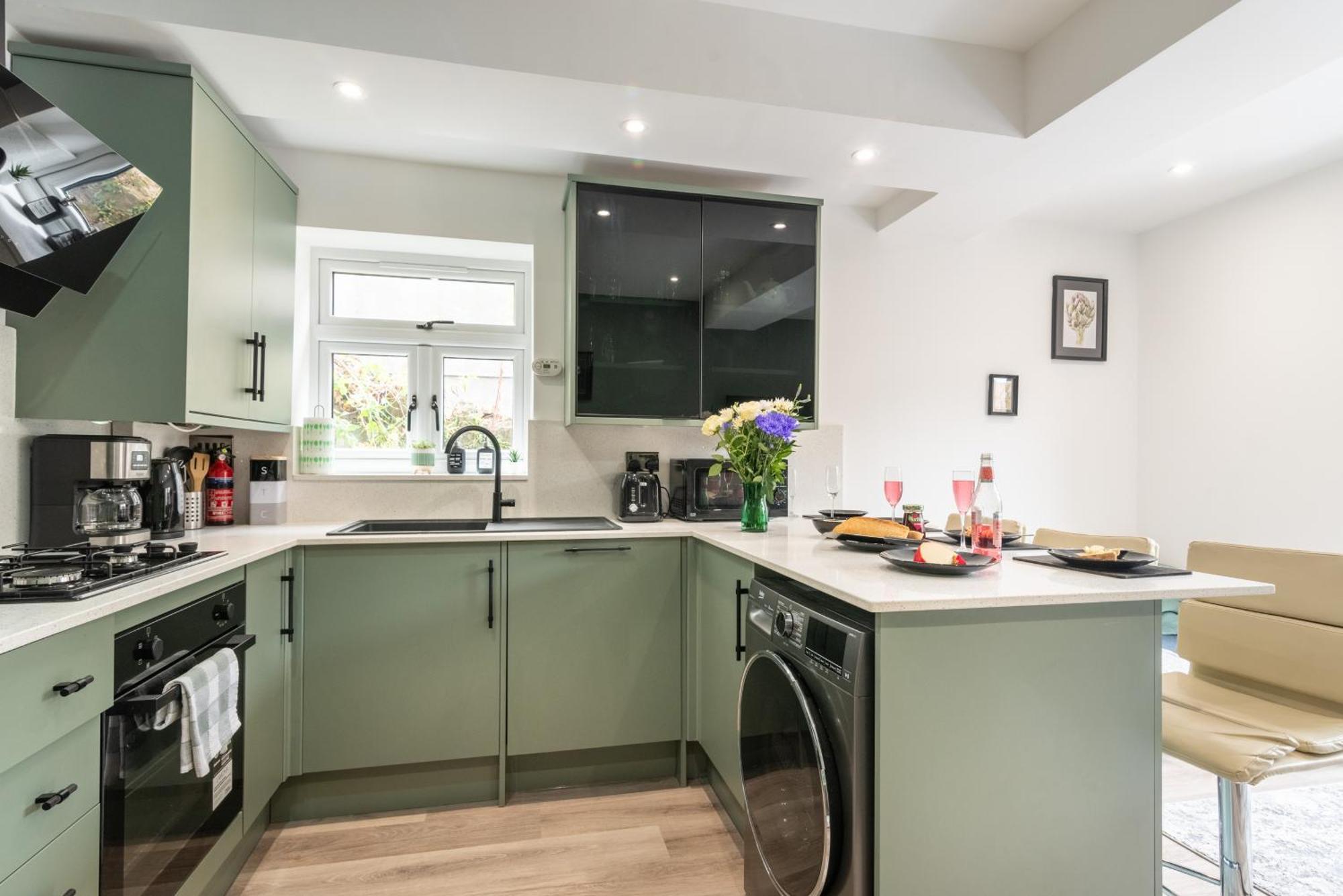 Luxury Apartments In Cardiff City Centre *