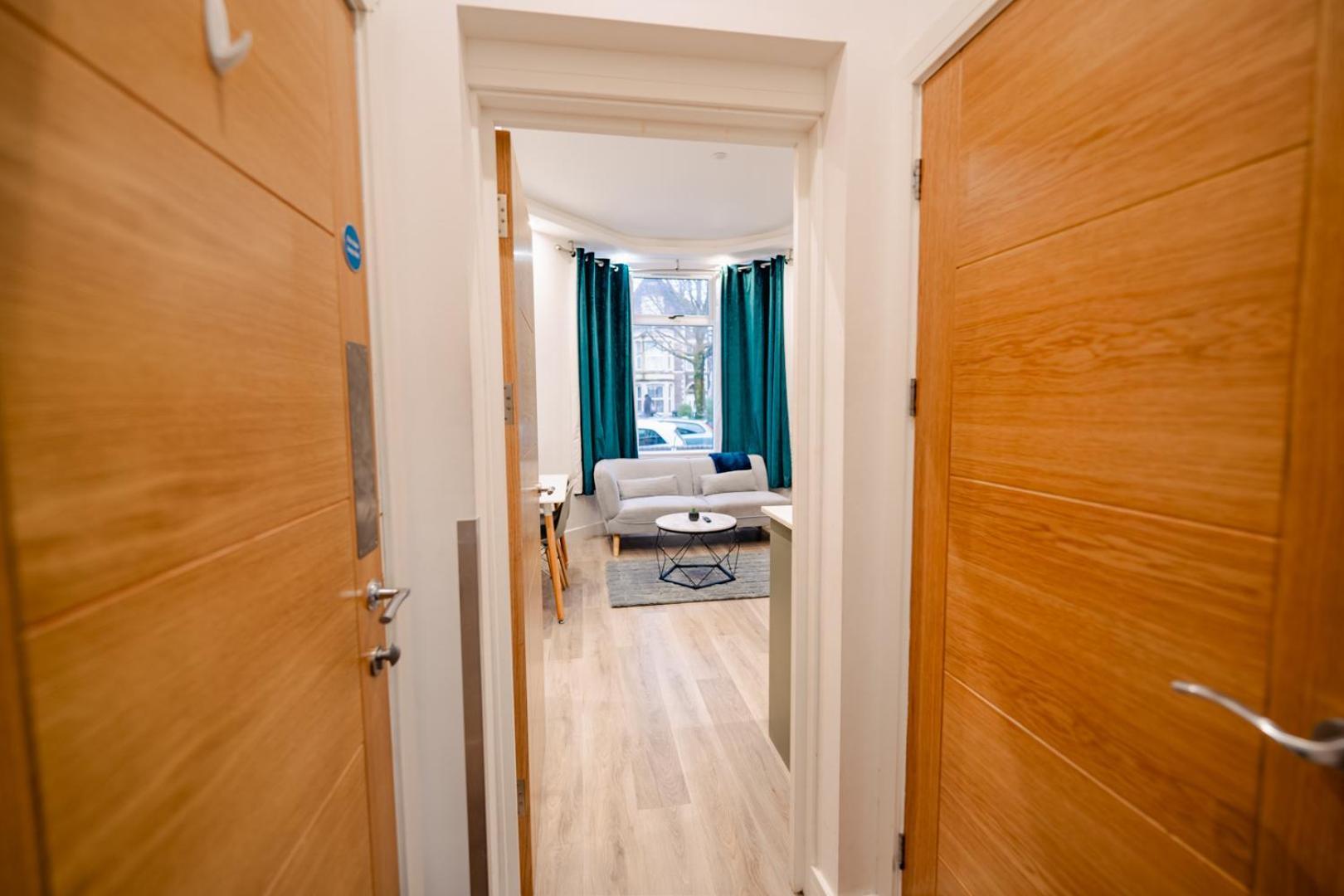 Luxury Apartments In Cardiff City Centre * Cardiff