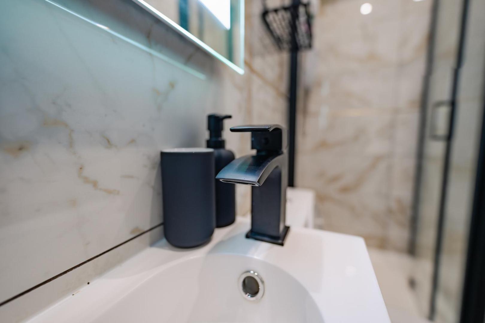 Luxury Apartments In Cardiff City Centre * Cardiff