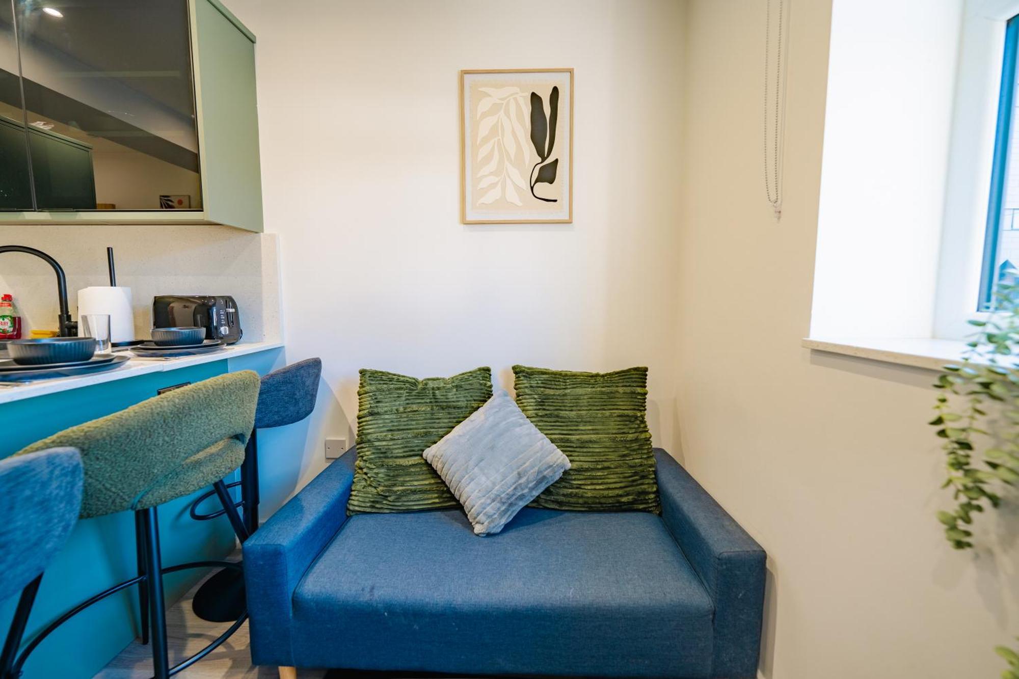 Luxury Apartments In Cardiff City Centre *